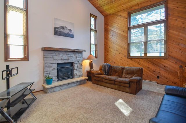 916 SQUARE TERRACE, Green Bay, WI 54313