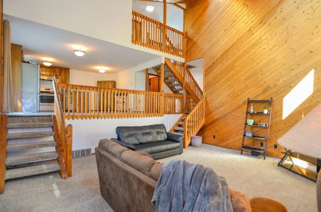 916 SQUARE TERRACE, Green Bay, WI 54313