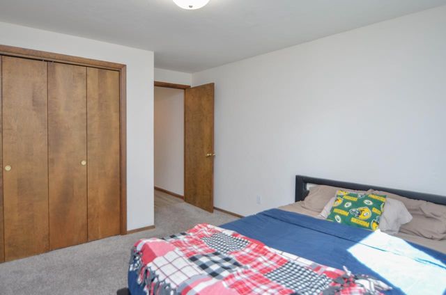 916 SQUARE TERRACE, Green Bay, WI 54313