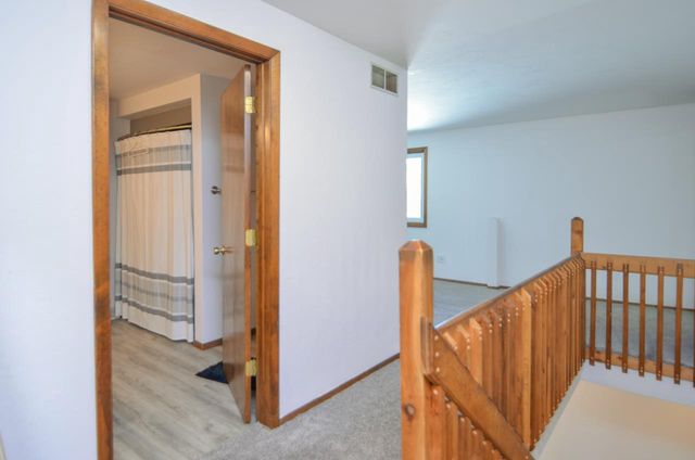 916 SQUARE TERRACE, Green Bay, WI 54313