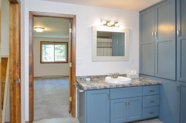 916 SQUARE TERRACE, Green Bay, WI 54313