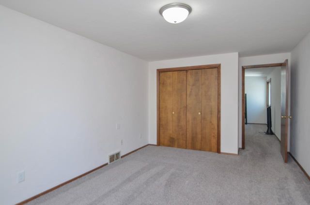 916 SQUARE TERRACE, Green Bay, WI 54313