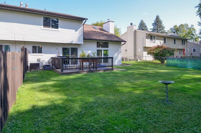 916 SQUARE TERRACE, Green Bay, WI 54313