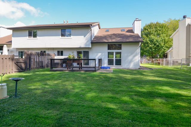916 SQUARE TERRACE, Green Bay, WI 54313