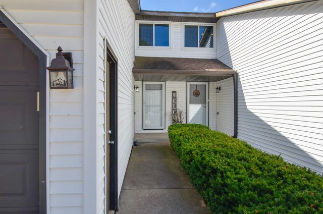 916 SQUARE TERRACE, Green Bay, WI 54313