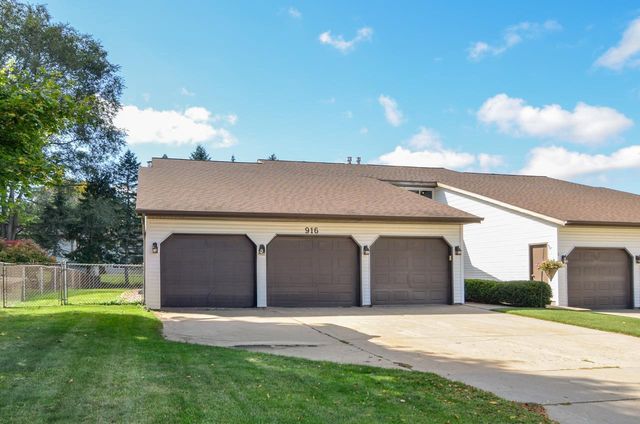 916 SQUARE TERRACE, Green Bay, WI 54313