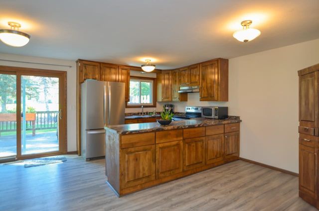 916 SQUARE TERRACE, Green Bay, WI 54313