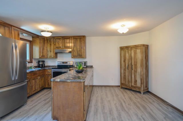 916 SQUARE TERRACE, Green Bay, WI 54313