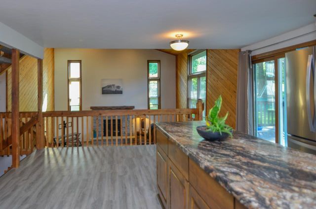 916 SQUARE TERRACE, Green Bay, WI 54313