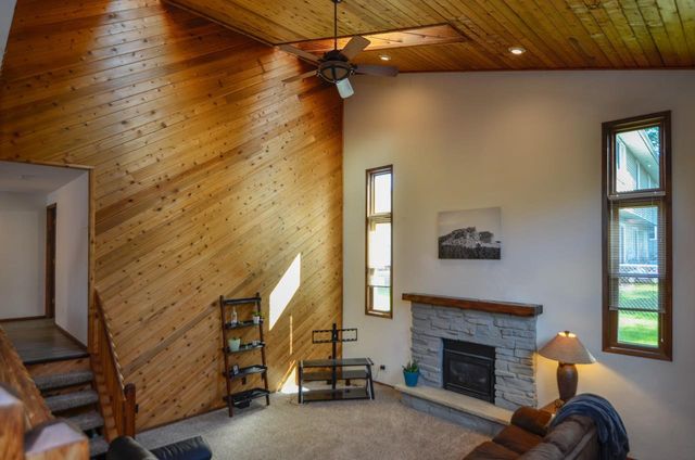 916 SQUARE TERRACE, Green Bay, WI 54313