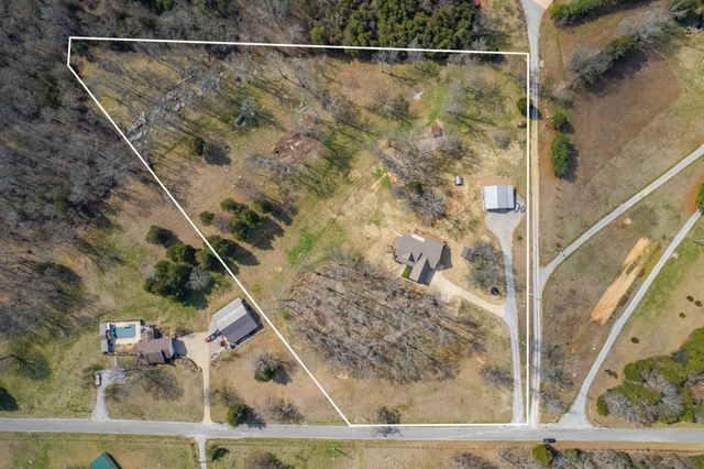 2834 Bolton Rd, Columbia, TN 38401