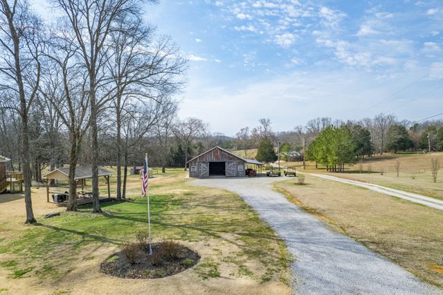 2834 Bolton Rd, Columbia, TN 38401