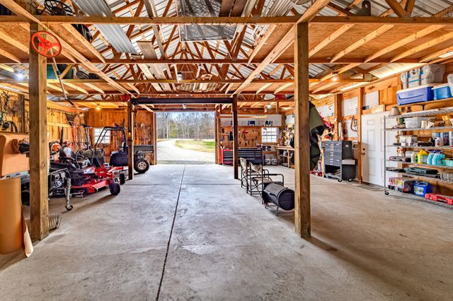 2834 Bolton Rd, Columbia, TN 38401