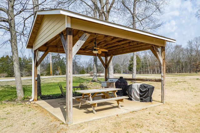 2834 Bolton Rd, Columbia, TN 38401