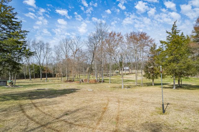 2834 Bolton Rd, Columbia, TN 38401