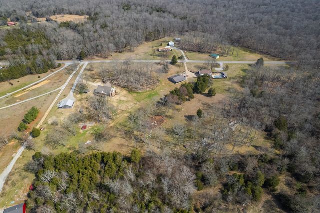 2834 Bolton Rd, Columbia, TN 38401