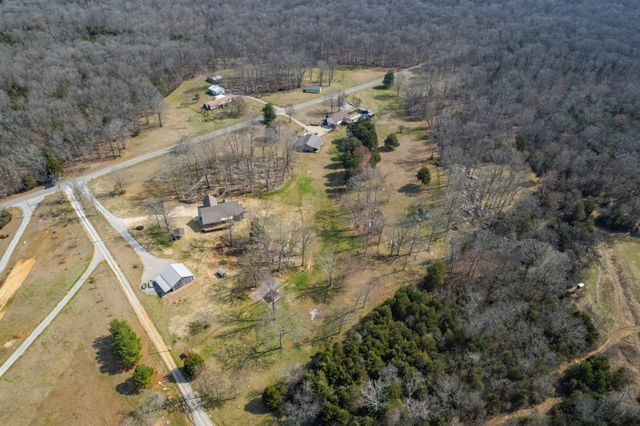 2834 Bolton Rd, Columbia, TN 38401