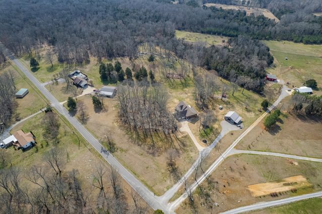 2834 Bolton Rd, Columbia, TN 38401