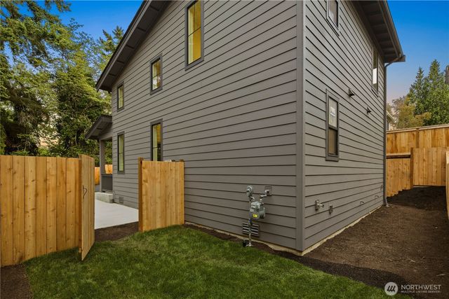 333 18th Avenue, Kirkland, WA 98033