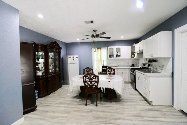 2111 County Road 3405, Cleveland, TX 77327