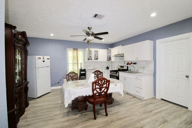 2111 County Road 3405, Cleveland, TX 77327