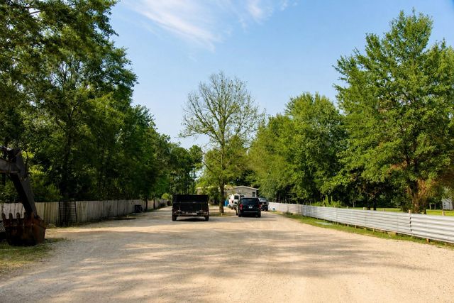 2111 County Road 3405, Cleveland, TX 77327