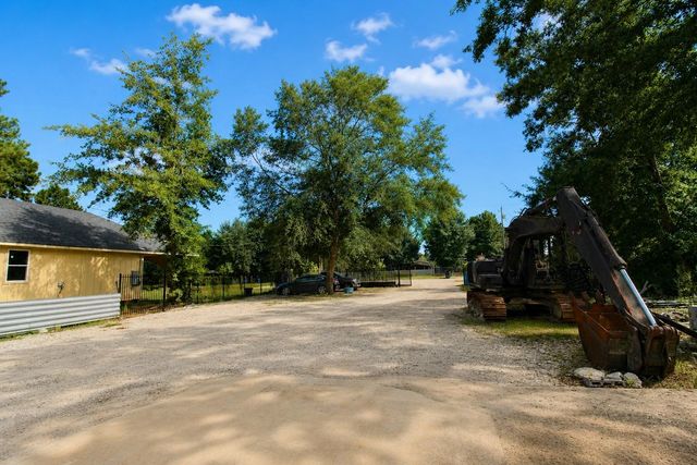 2111 County Road 3405, Cleveland, TX 77327