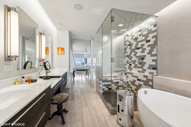 800 N Michigan Avenue 4001, Chicago, IL 60611