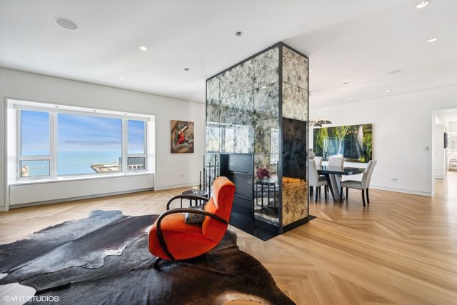 800 N Michigan Avenue 4001, Chicago, IL 60611