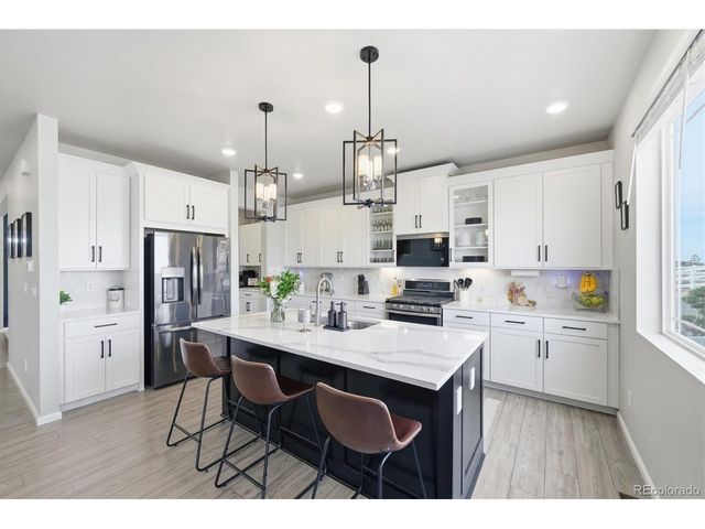 1834 S De Gaulle Ct, Aurora, CO 80018