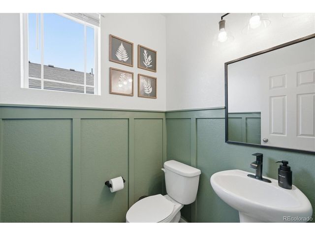 1834 S De Gaulle Ct, Aurora, CO 80018