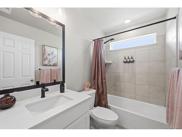 1834 S De Gaulle Ct, Aurora, CO 80018