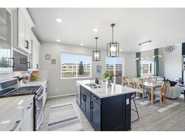 1834 S De Gaulle Ct, Aurora, CO 80018