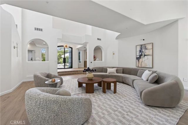 1377 Pathfinder Avenue, Westlake Village, CA 91362