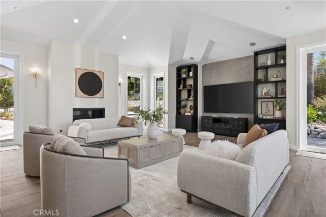 1377 Pathfinder Avenue, Westlake Village, CA 91362