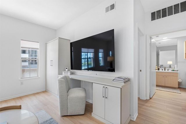 200 4TH AVENUE S 110, St Petersburg, FL 33701