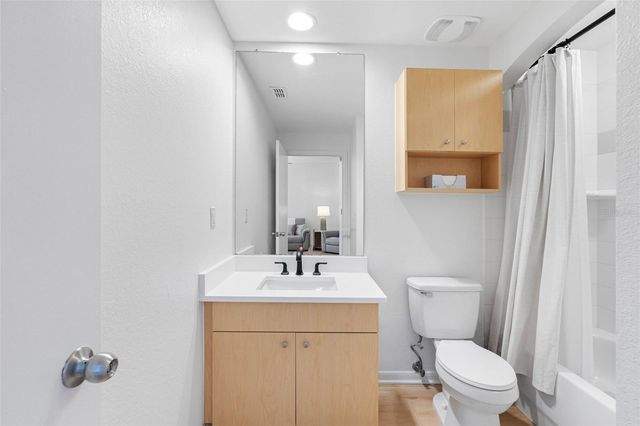 200 4TH AVENUE S 110, St Petersburg, FL 33701