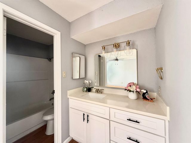 7200 W T C Jester Boulevard 3902, North Houston, TX 77088