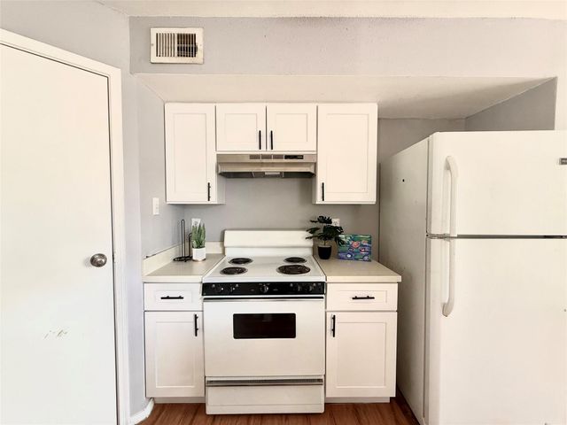 7200 W T C Jester Boulevard 3902, North Houston, TX 77088
