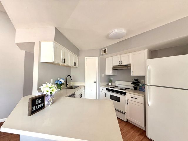 7200 W T C Jester Boulevard 3902, North Houston, TX 77088