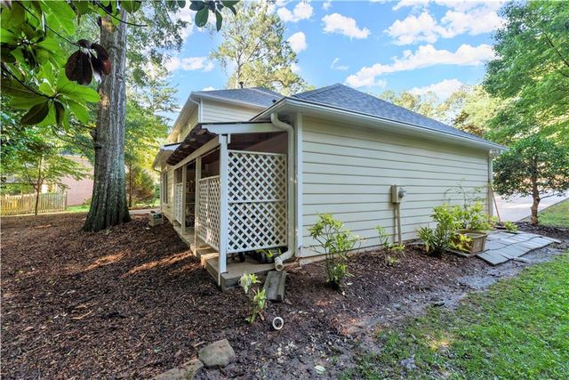 1172 Dogwood Forest NE Drive, Marietta, GA 30068