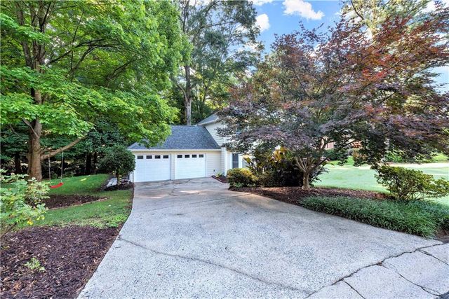 1172 Dogwood Forest NE Drive, Marietta, GA 30068