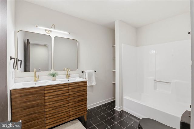 16 E WALNUT ST, Lancaster, PA 17602