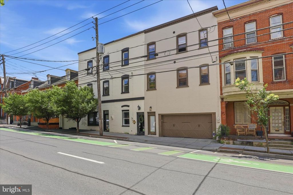 16 E WALNUT ST, Lancaster, PA 17602