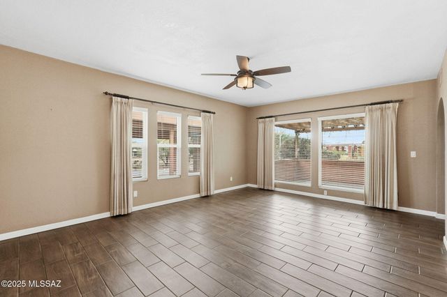 301 N Paseo De Los Conquistadores, Green Valley, AZ 85614