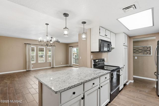 301 N Paseo De Los Conquistadores, Green Valley, AZ 85614