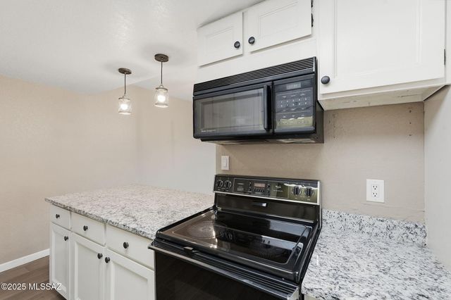 301 N Paseo De Los Conquistadores, Green Valley, AZ 85614