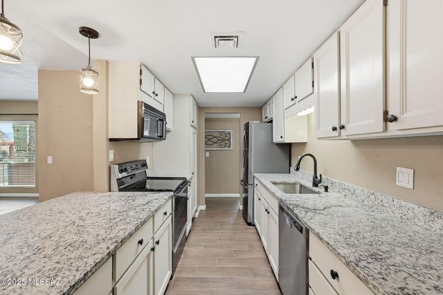 301 N Paseo De Los Conquistadores, Green Valley, AZ 85614