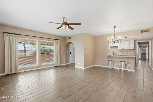 301 N Paseo De Los Conquistadores, Green Valley, AZ 85614