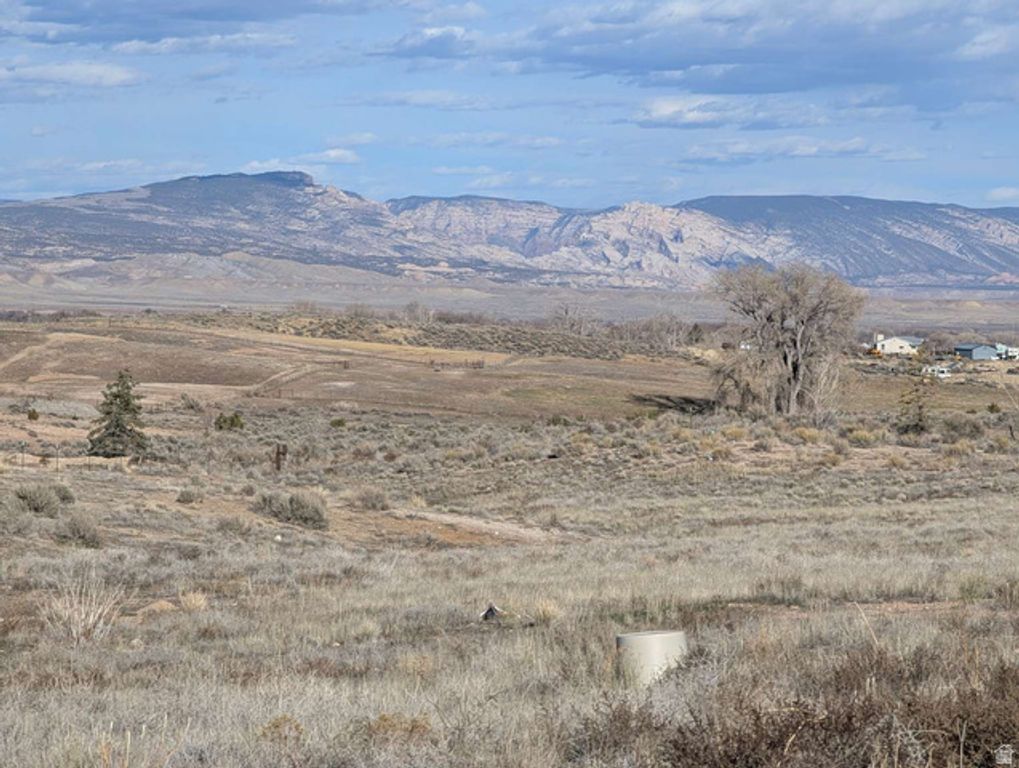 Image 1 of property listing at 3331 S 1500 W, Vernal, UT 84078